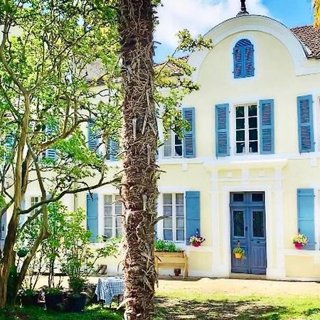 La Roulotte Du Chateau De Framboise Dumes Екстериор снимка