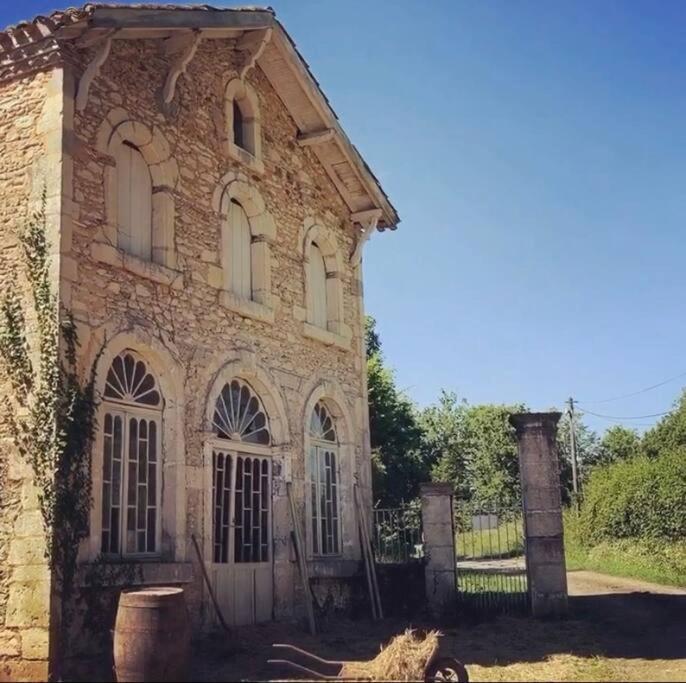 La Roulotte Du Chateau De Framboise Dumes Екстериор снимка